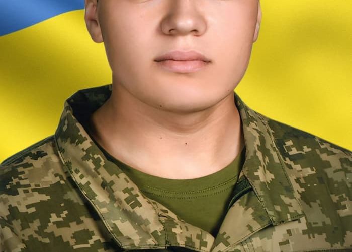 Матір загиблого військового зі Словечанської громади передала побратимам сина квадрокоптер та тепловізор