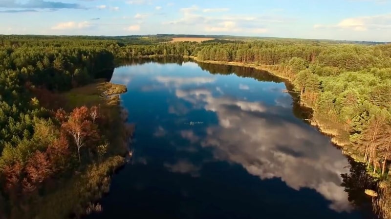 Столичний підприємець має повернути до комунальної власності Словечанської сільради озеро