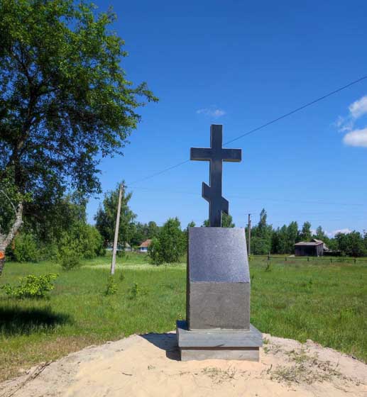 У Малині комунальники ремонтували та розфарбовували автобусні зупинки (ФОТО)