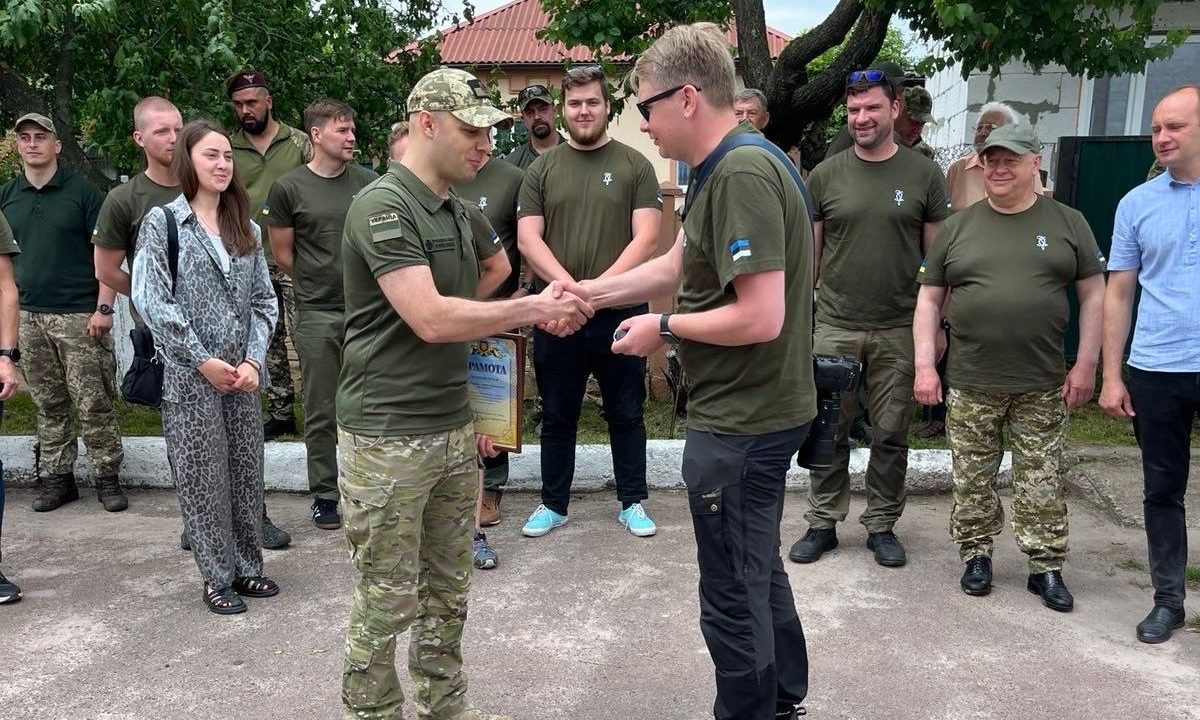 В Овручі прикордонникам передали від місцевої громади автомобіль