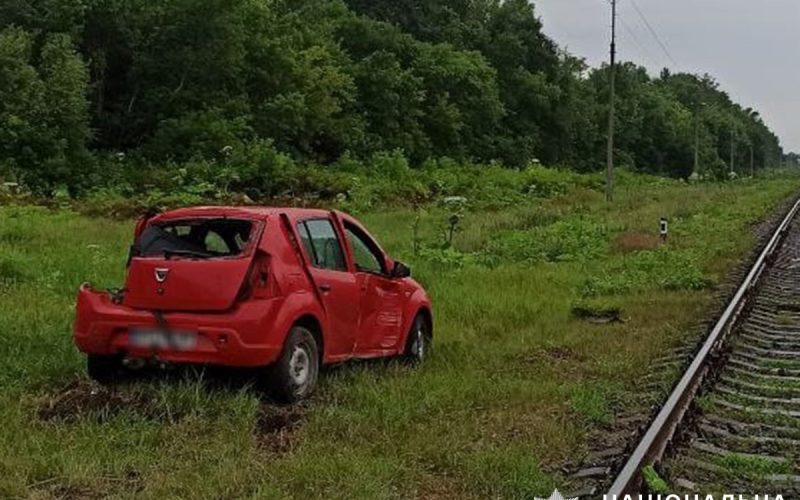 На Житомирщині потяг “Вінниця-Коростень” зіштовхнувся з автівкою