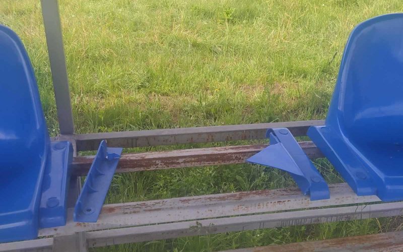 На центральному стадіоні в Лугинах вандали розгромили сидіння
