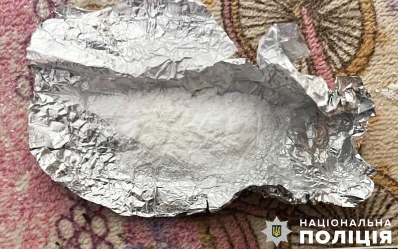 У Коростені жінка викликала поліцію, бо її син вживав наркотики