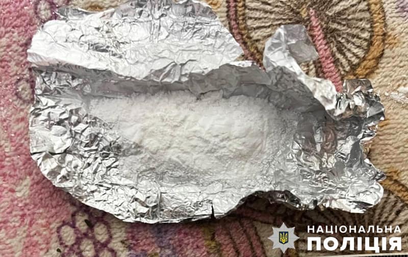 У Коростені жінка викликала поліцію, бо її син вживав наркотики
