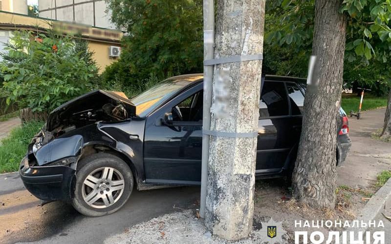 У Житомирі житель Коростенщини на Volkswagen зіштовхнувся з Renault: травмовано водіїв та двох жінок-пішоходів