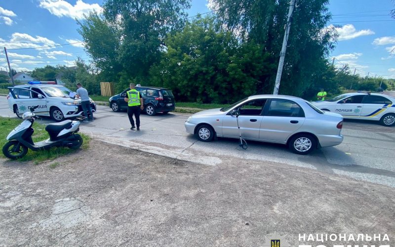 На вулиці Залізничній у Коростені зіштовхнулись Daewoo та скутер: водія двоколісника ушпиталено