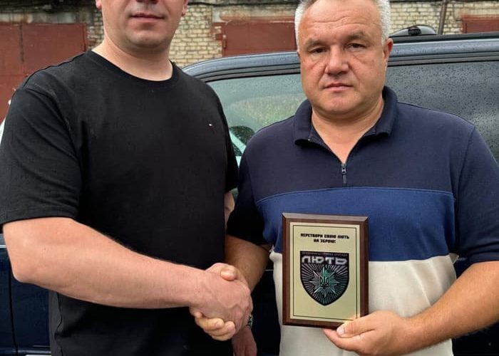 У Коростенському районі бійцям штурмової бригади передали автівку