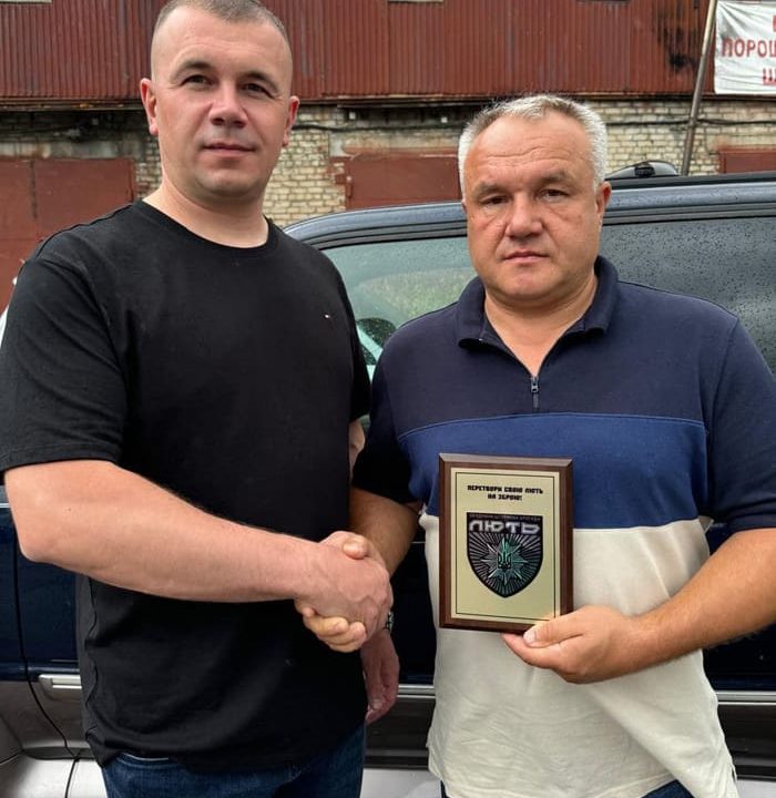У Коростенському районі бійцям штурмової бригади передали автівку