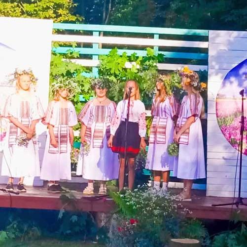 У двох селах Малинської громади на “зелені свята” зібрали майже 20 тис. грн для ЗСУ