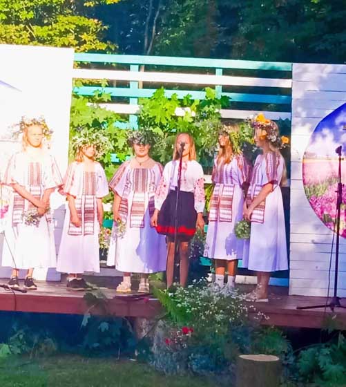 У двох селах Малинської громади на “зелені свята” зібрали майже 20 тис. грн для ЗСУ