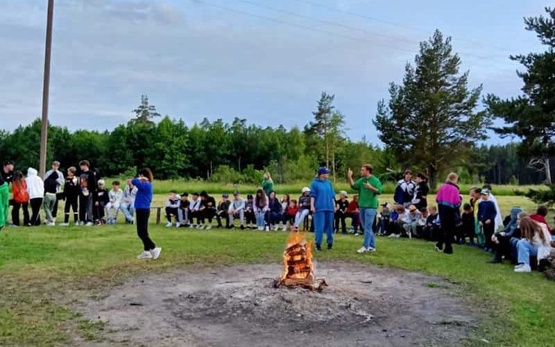 Майже 20 дітей з Коростенського району поїхали на відпочинок до естонського міста Туксі