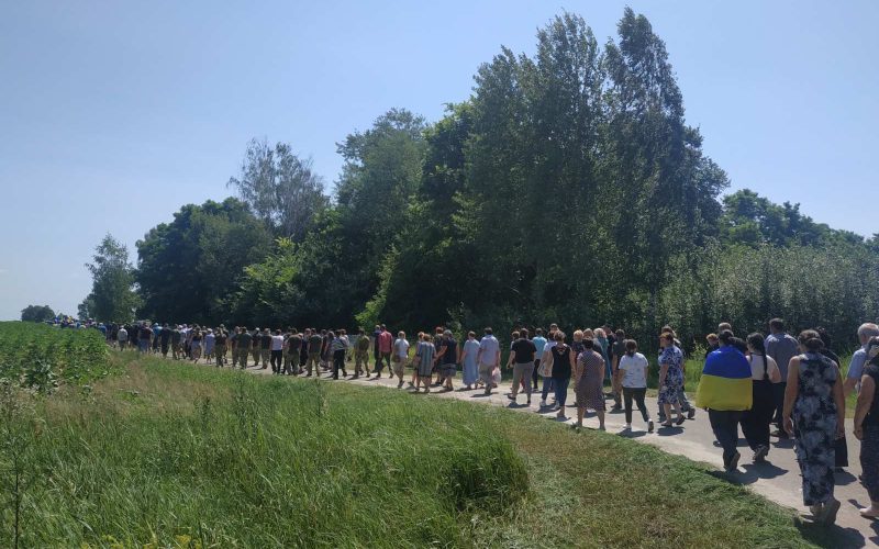 Чоповицька громада прощалась з українським захисником Володимиром Львовом