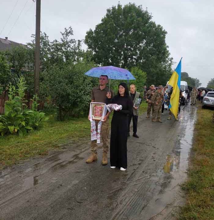 У громаді Коростенського району попрощалися з Олександром Шоботенком, який захищав Україну з 2015 року