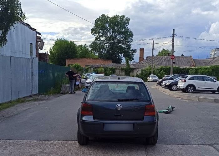 У Житомирі в ДТП травмовано підлітка на самокаті