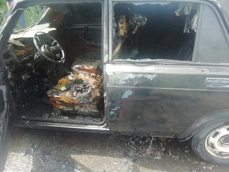 Дорогою до Народич загорівся ВАЗ