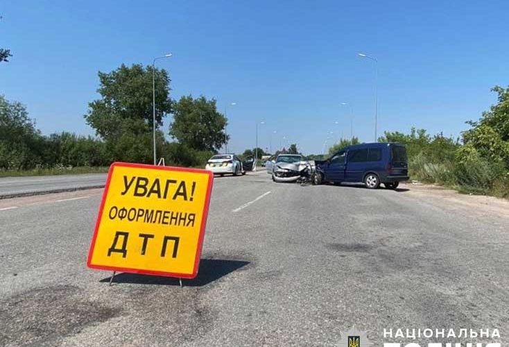 На автодорозі в Житомирській області у ДТП постраждали шестеро осіб, троє з яких – діти