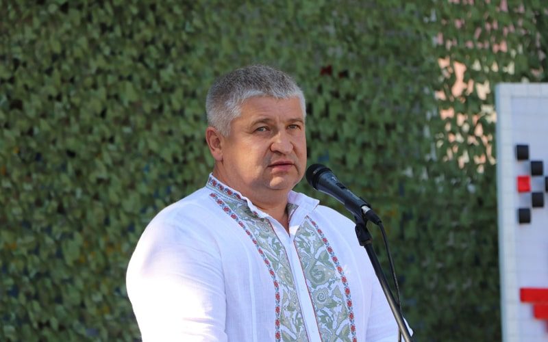 Олевська громада знову передала автівку на фронт для земляка