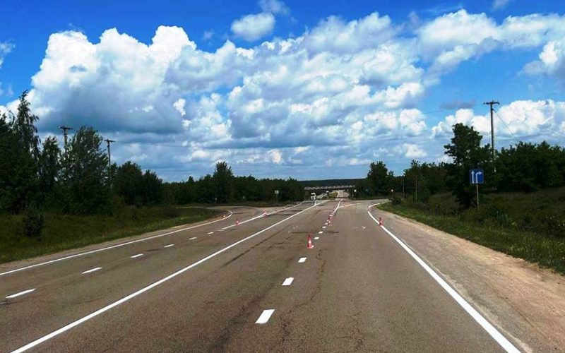На дорогах державного значення в Коростенському районі поновили розмітку