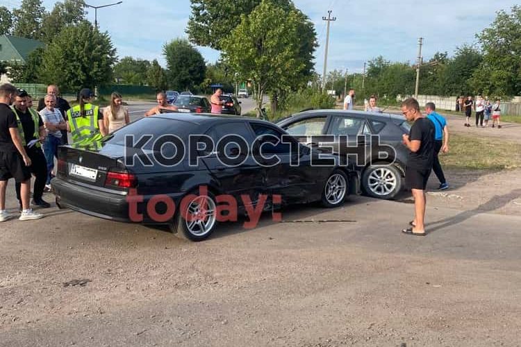 Біля ветлікарні в Коростені зіштовхнулись дві автівки