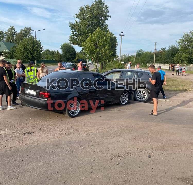 Біля ветлікарні в Коростені зіштовхнулись дві автівки