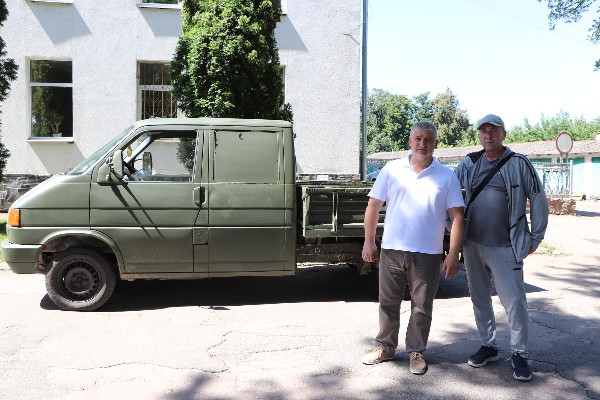 Черговий автомобіль для ще одного військового земляка передали жителі Олевської громади