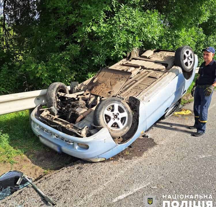 На Житомирщині від удару з ВМW перекинувся Daewoo: загинув один водій, четверо травмованих