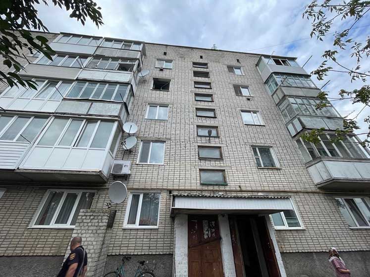 В Овручі під час пожежі в трикімнатній квартирі рятувальники виявили тіло жінки