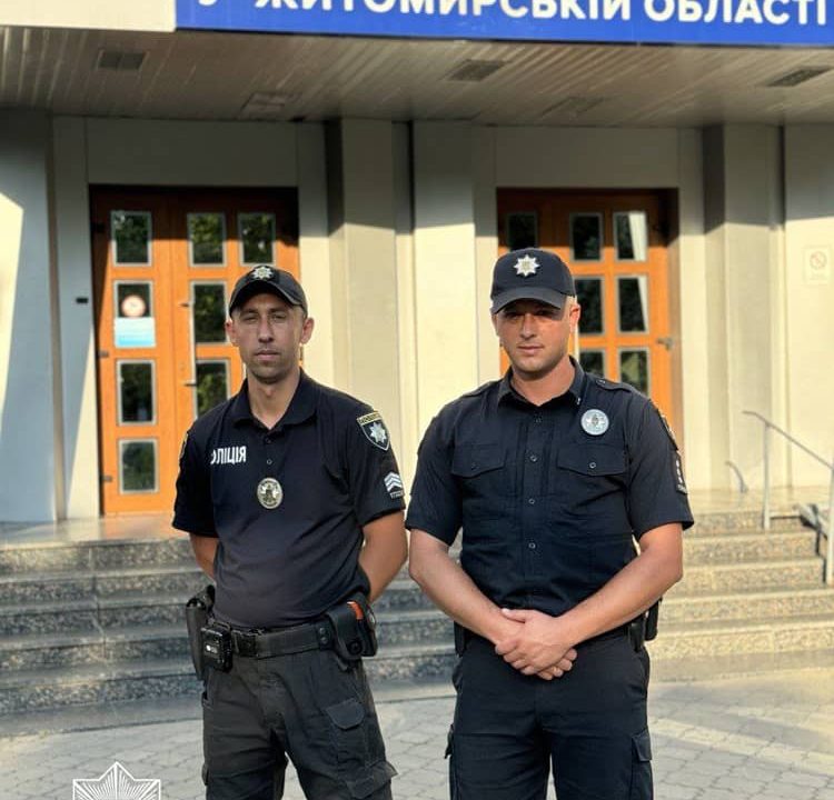 Неподалік Коростеня чоловік бензопилою травмував кінцівку: патрульні доправили травмованого в лікарню