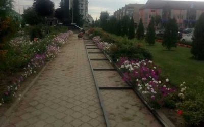 В центрі Олевська почали встановлювати конструкції, де розмістять портрети загиблих захисників