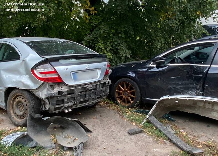 У місті на Житомирщині п’яний водій Volkswagen в’їхав в 5 припаркованих автівок