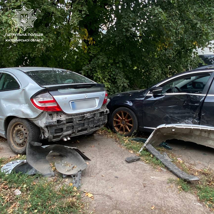 У місті на Житомирщині п’яний водій Volkswagen в’їхав в 5 припаркованих автівок