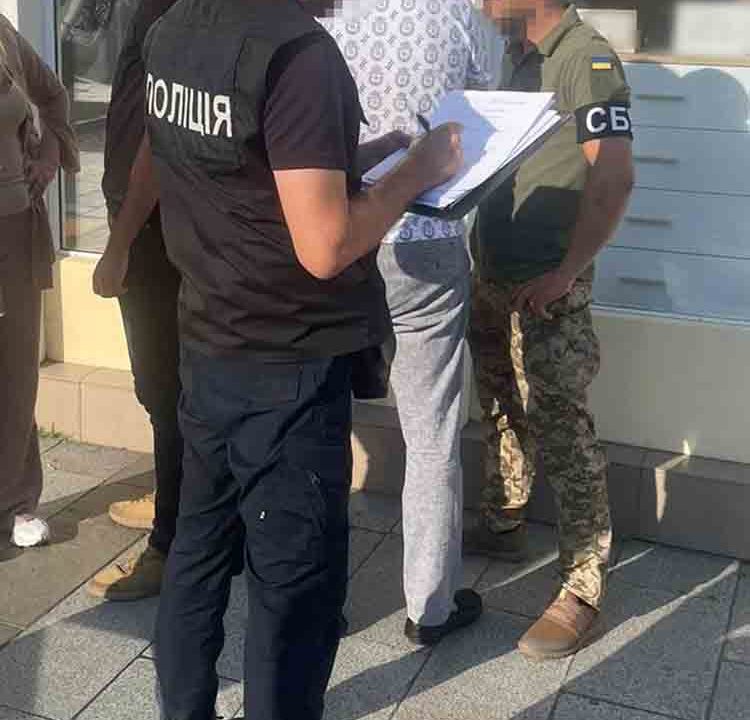 Вимагав хабарі у поранених захисників за інвалідність – на Житомирщині затримали лікаря військового шпиталю