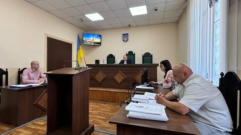 Під стінами Коростенської міськради відбувся мітинг на підтримку волонтера Олеся Бугрія
