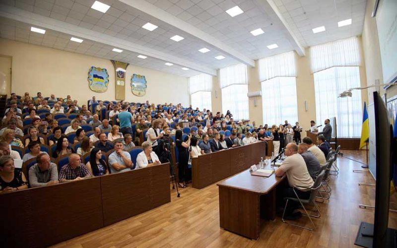 Омбудсмен України зустрівся на Житомирщині з рідними військовополонених