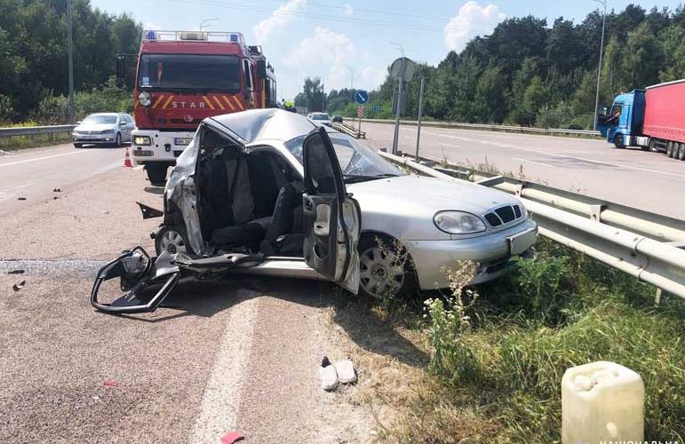 У Рівненській області коростенець на DAF врізався у Daewoo, загинула пасажирка легковика