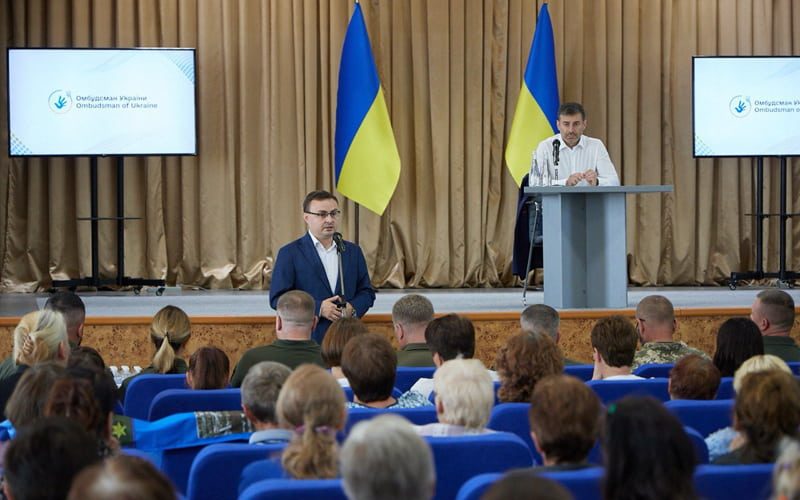 Омбудсман Дмитро Лубінець провів зустріч із родинами військополонених та зниклих безвісти з Житомирщини