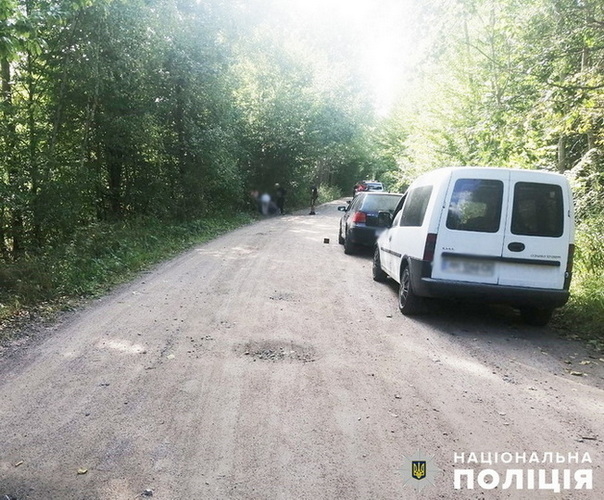 На Олевщині у лісопосадці виявили тіло 21-річного чоловіка – поліція з’ясовує обставини події