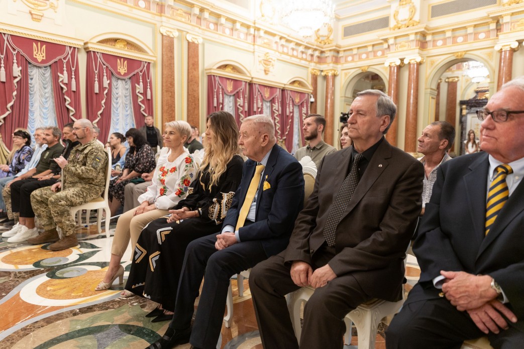 Президент нагородив провідницю з Малина, маму Дмитра Козацького
