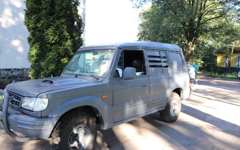 Олевська громада передала Захисникам на Соледарський та Покровський напрямок дві автівки