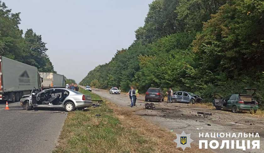 На трасі біля Житомира під час ДТП зіткнулися три автомобіля: 7 постраждалих, серед них двоє дітей