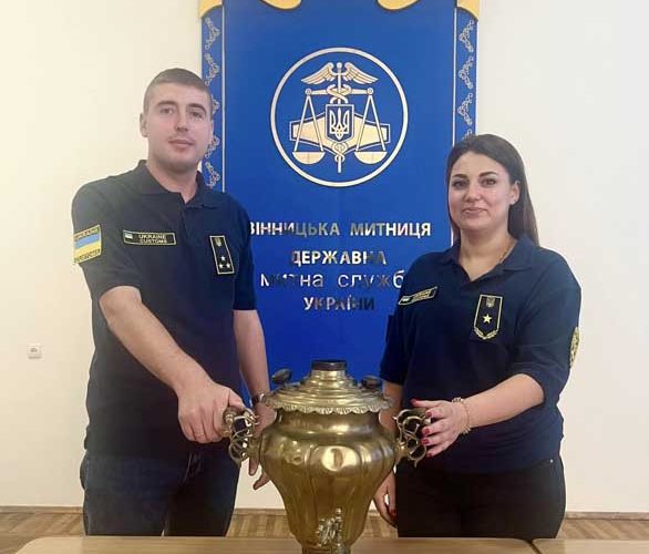 Музею історії на Овруччині митники передали конфіскований старовинний самовар