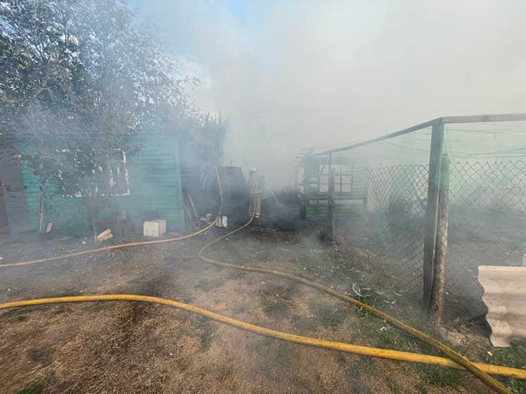 У селі на Овруччині горіли декілька господарчих будівель