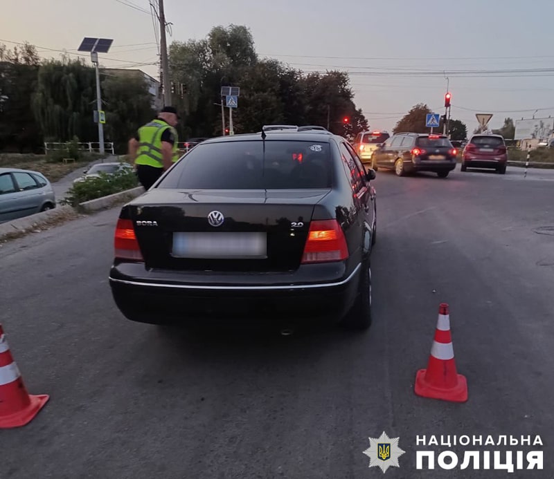 На Житомирщині автомобіль наїхав на 7-річну дитину: потерпіла у лікарні