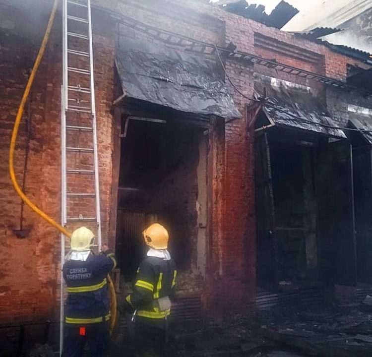 На підприємстві у Малині згорів дах та трансформатор