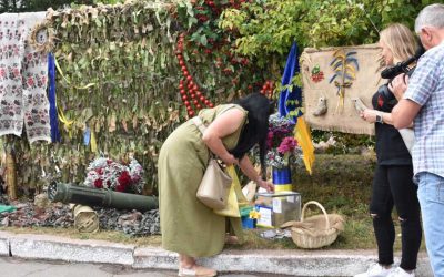 Збирали на ЗСУ: У Коростені відбувся благодійний ярмарок “Деруни-Донати-Дрони”