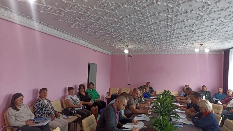 На сесії в Ушомирі розподіляли кошти: виділили й на військові частини