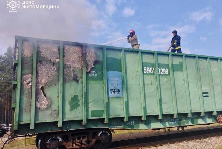 У селі Коростенського району загорівся вагон, що перевозив деревину