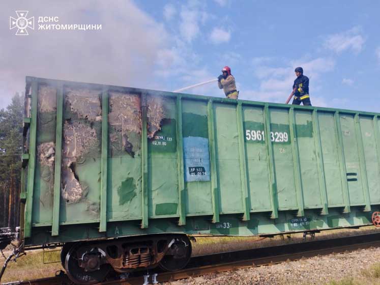 У селі Коростенського району загорівся вагон, що перевозив деревину