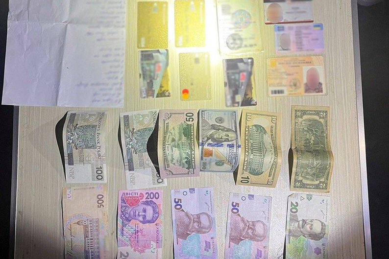 У Коростенському районі затримали чоловіка, який вимагав у судді гроші