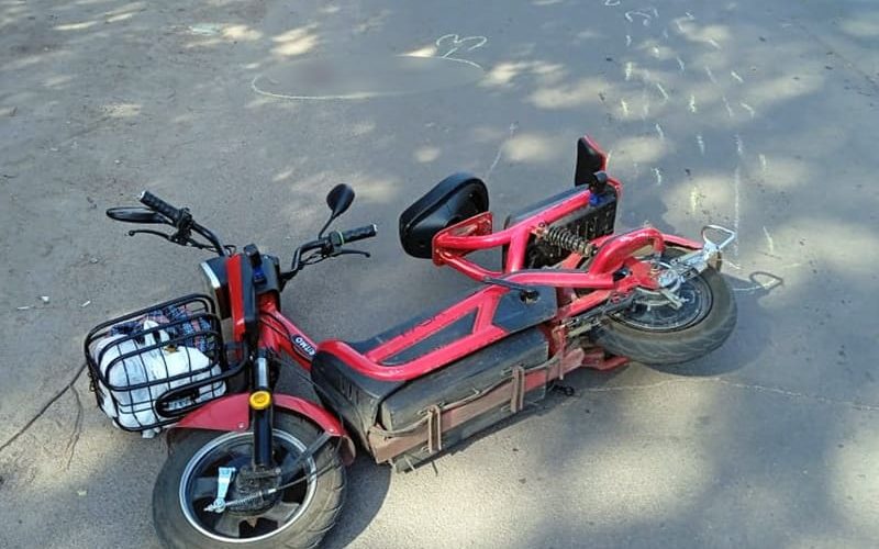 На Шевченка в Коростені 81-річний водій електровелосипеда зіштовхнувся з Renault